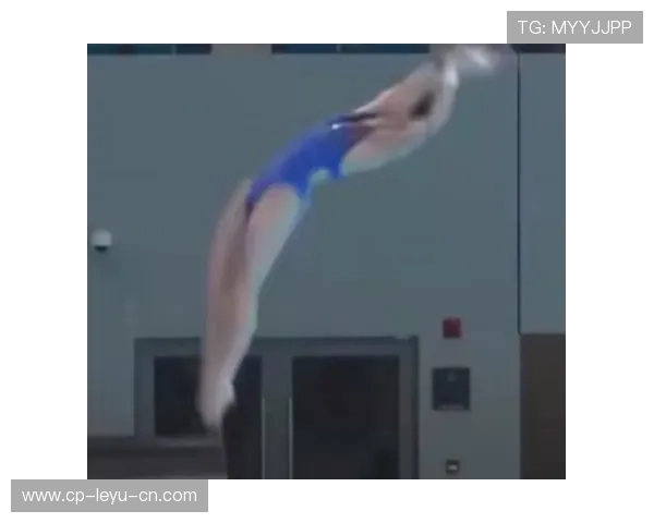 世界冠军跳水失误!空翻变肚子摔 世界冠军跳水失误!空翻变肚子摔