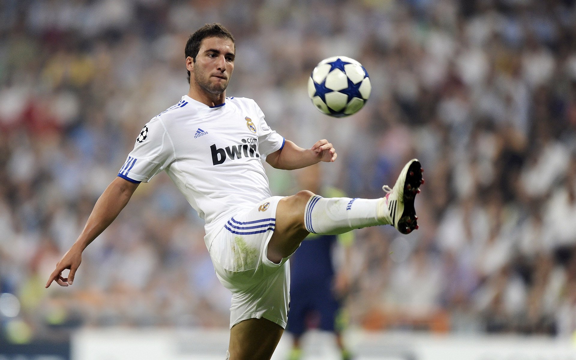 五大联赛球员跑动数据是否与战术执行相关，五大联赛球员总数